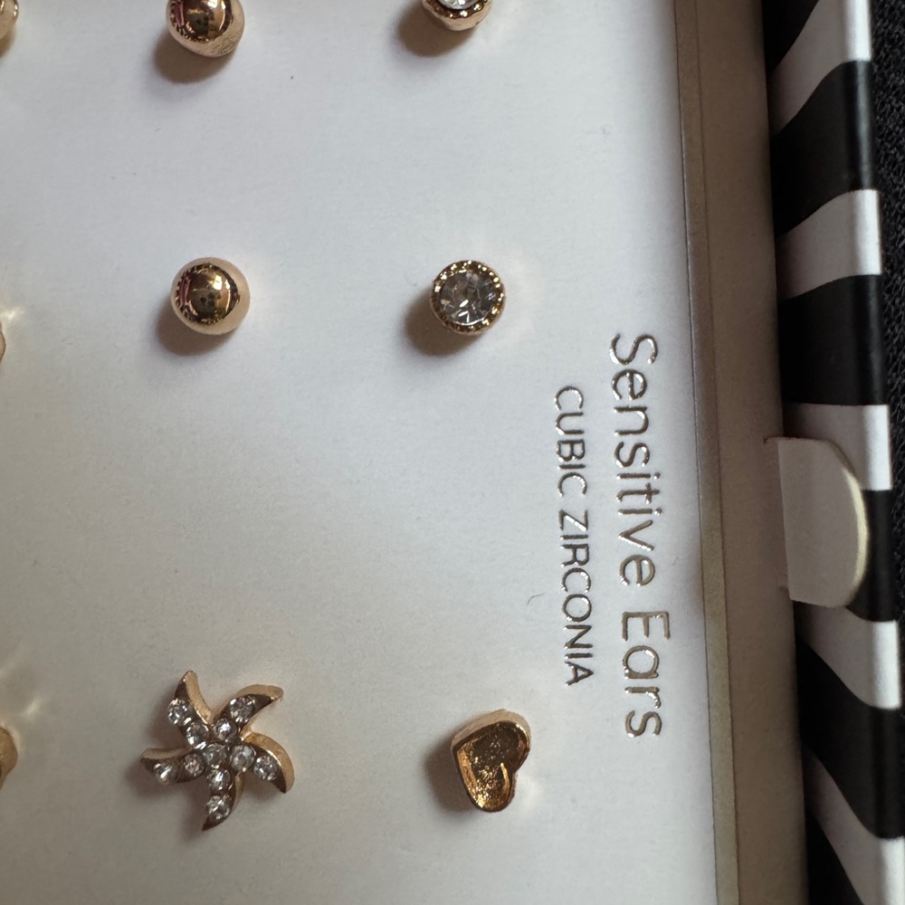 NWT Lori's Gifts LG Gold Earring Set 6 pairs CZ Starfish Bows Hearts Posts - Picture 10 of 10